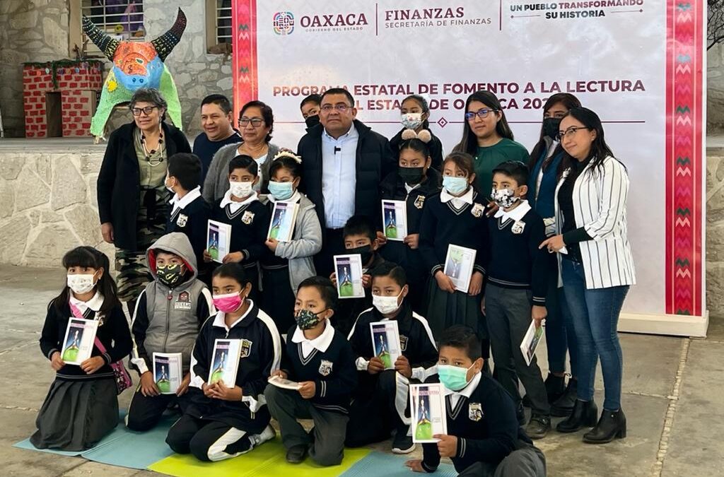 Realiza Gobierno del Estado Círculo de Lectura entre escolares de San Pablo Huitzo