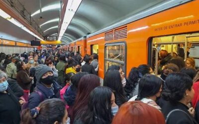 Desalojan a usuarios del Metro en estación Barranca del Muerto por corto circuito