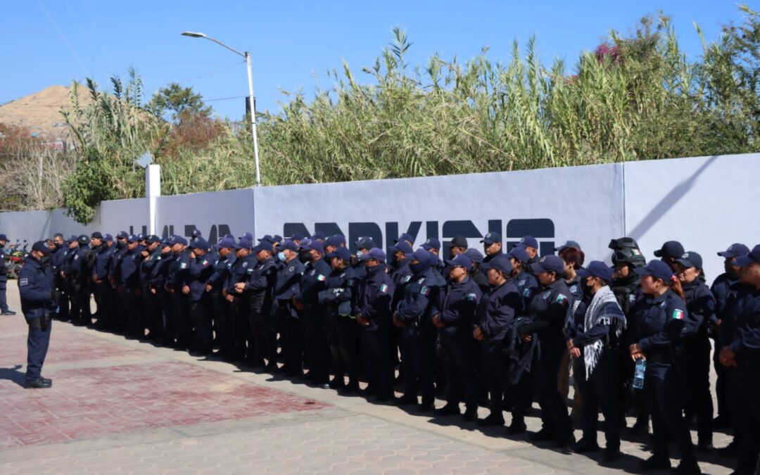 Sirviendo al pueblo es como honran la memoria del policía caído en Xoxo