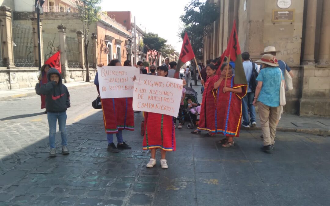 Bloquea MULT vialidades del Centro de Oaxaca en protesta por triple asesinato de militantes