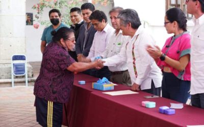 Beneficia municipio de Oaxaca de Juárez a adultos mayores con prótesis dentales