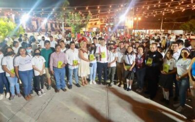 Encabeza Gobernador de Oaxaca programa Fomento a la Lectura en Santa María Huatulco
