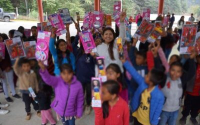 La Diputada Liz Concha celebra a los reyes y reinas del hogar en comunidades del Distrito 04