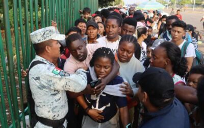 La urgencia por salir de la frontera sur de México crece el último día del Título 42