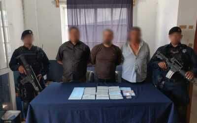 Policía Municipal asegura más de 1 millón 700 mil pesos en efectivo y cheques, así como dos armas de fuego