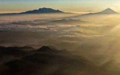 Suspenden vuelos en el AICM por caída de ceniza del volcán Popocatépetl