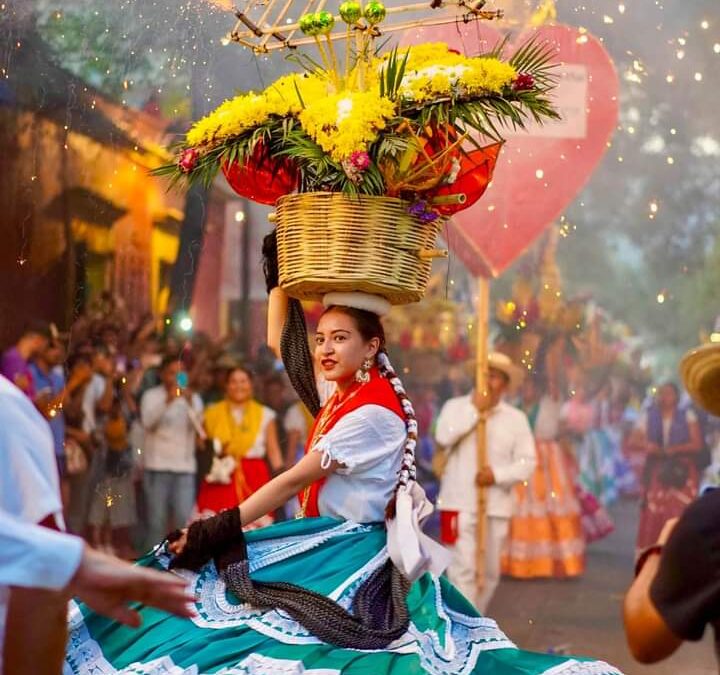 Miles disfrutan el Desfile de Delegaciones;  vibra Oaxaca con la Guelaguetza 2023