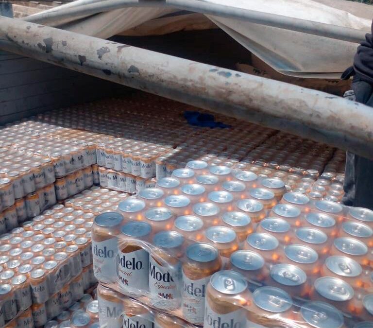 Asegura Fiscalía de Oaxaca tráiler con  cargamento de cervezas clonadas en el Istmo