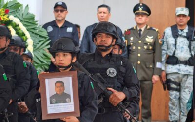 Rinde Fiscalía de Oaxaca homenaje de cuerpo presente a Agente Estatal de Investigación caído en el cumplimiento de su deber