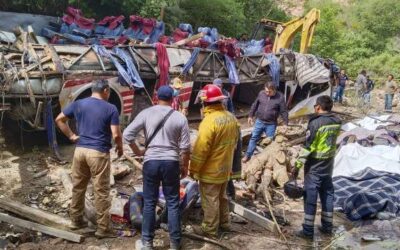 Trágico accidente en Magdalena Peñasco deja saldo preliminar de 26 muertos