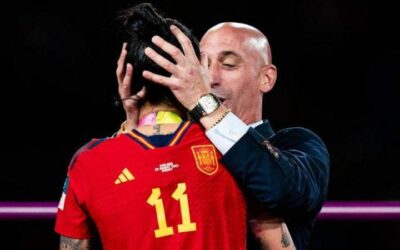 Luis Rubiales: la FIFA suspende al jefe de la Federación Española de Fútbol por el beso a Jenni Hermoso