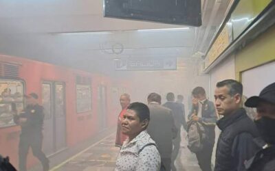 ¡Se está quemando! Metro de CDMX es un caos: Hay retrasos de 30 minutos y humo