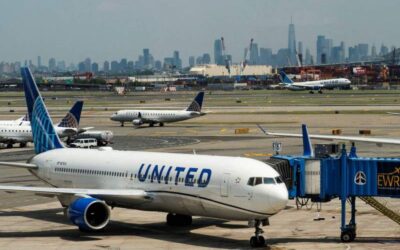 United Airlines suspende vuelos por ‘falla computacional’; los reanuda casi una hora después