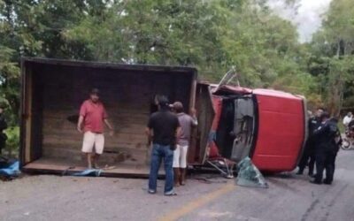 Volcadura de camión que transportaba migrantes en Chiapas deja dos personas muertas y 38 heridos