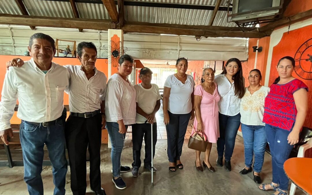 Encuentro de Liz Concha con liderazgos de la Cuenca del Papaloapan