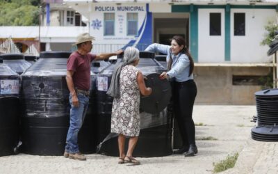 Liz Concha entrega beneficios sociales en la Sierra Cuicateca