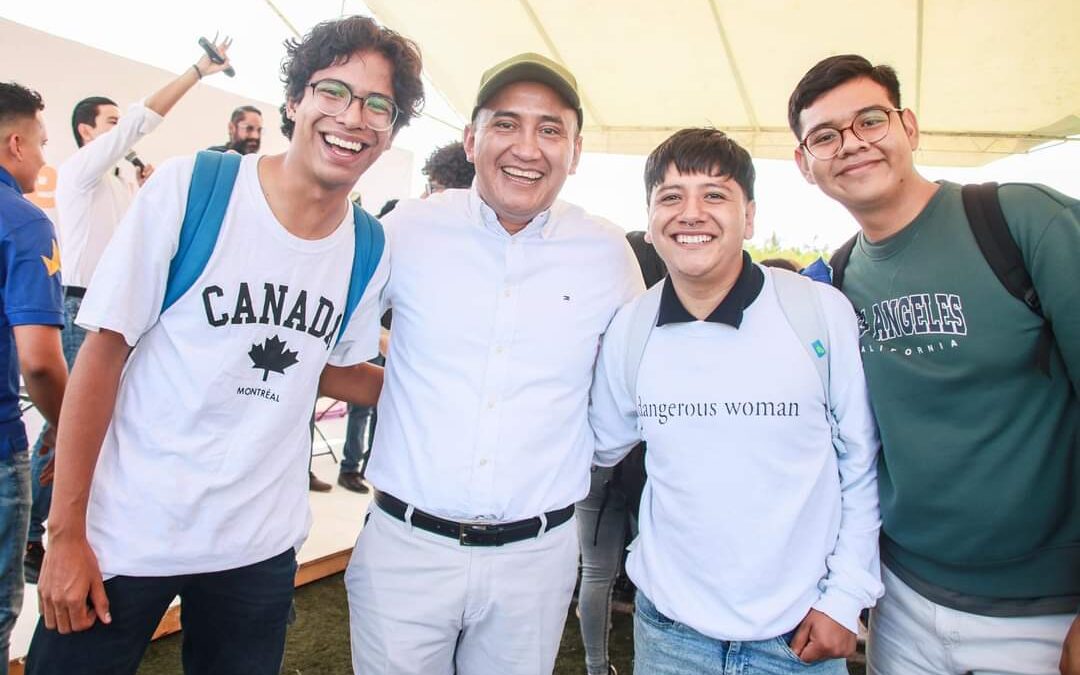 Pide Nino Morales a jóvenes transformar Oaxaca con participación social