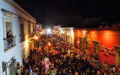 Magna Comparsa de Día de Muertos inunda las calles de Oaxaca