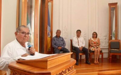 Presentan libro de historia de acreditación de la UABJO