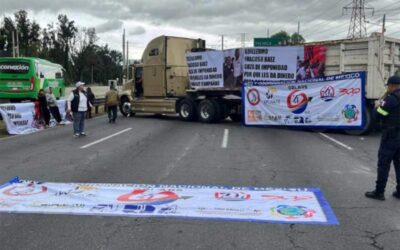 Transportistas del Edomex ‘desquician’ vialidades, suman casi 5 horas de bloqueo.