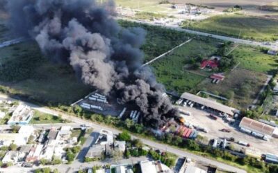 Tamaulipas: la explosión de varias pipas, un fuerte incendio y una enorme columna de humo prenden las alertas