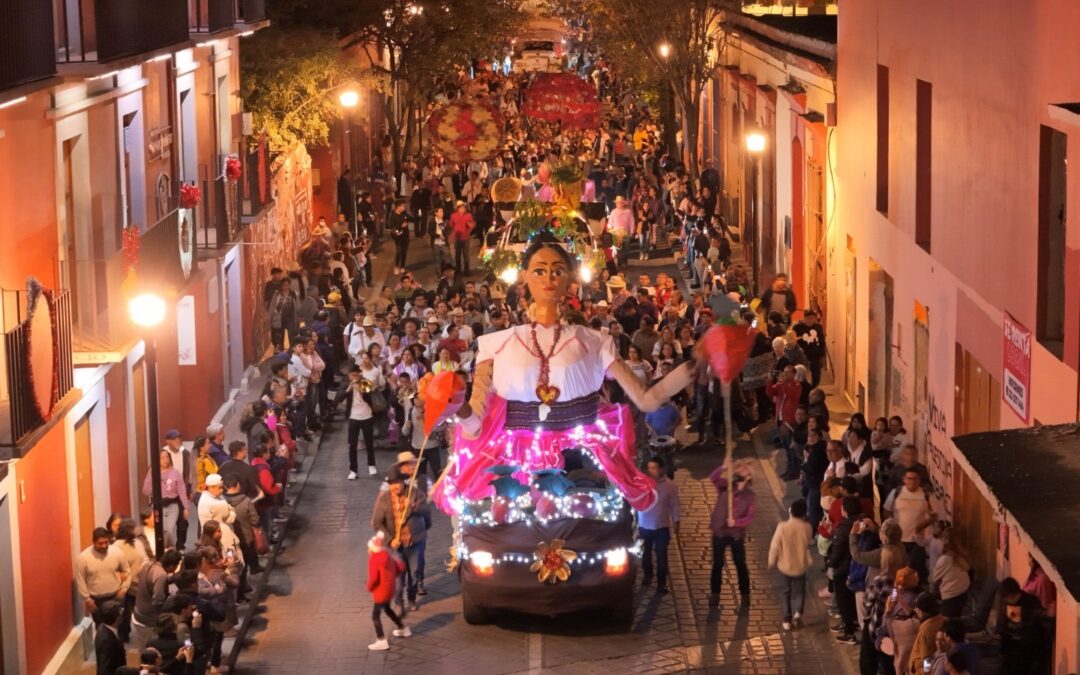 Celebra Gobierno de Oaxaca Primer Desfile de Noche de Rábanos