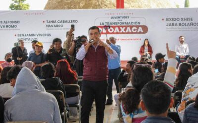 Escucha Luis Alfonso Silva Romo a las juventudes de Oaxaca