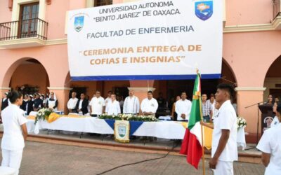 En Putla estudiantes de enfermeria UABJO reciben Cofias