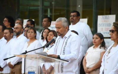 UABJO rinde homenaje a su rector supremo