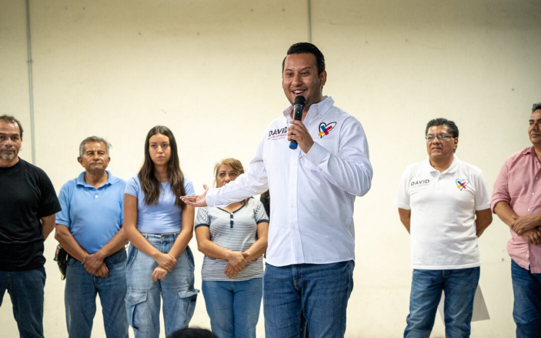 FELICITA DAVID AGUILAR A MUJERES AL CONCLUIR CURSOS DE AUTOEMPLEO