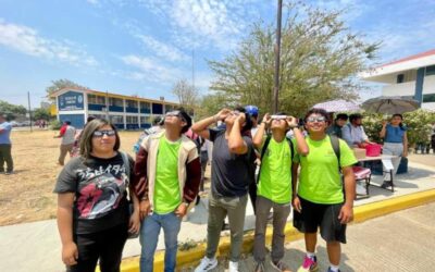 Cientos de personas disfrutaron el eclipse solar en la UABJO