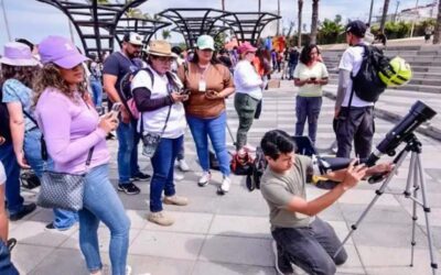 Miles se congregan en Mazatlán para presenciar el eclipse total de Sol