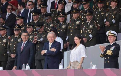 AMLO encabeza desfile del 5 de mayo por el aniversario de la Batalla de Puebla