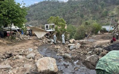 Registran 13 viviendas afectadas por deslave de cerro en Asunción Mixtepec