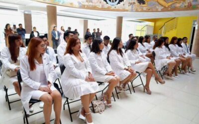 Concluyen Internado de Pregrado 25 Médicos de la UABJO
