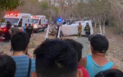 Por comer un “boli”, chofer se atraganta y choca en Yucatán: hay 3 muertos