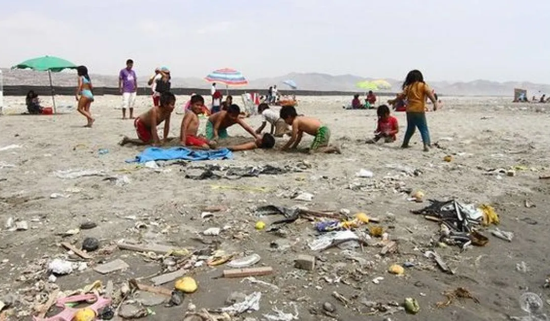 Oaxaca: Dos playas no aptas para bañistas por bacterias, según Cofepris