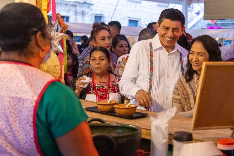 Comparten comunidades oaxaqueñas su magia culinaria en Tianguis Gastronómico “Desde mis raíces con sus sabores”