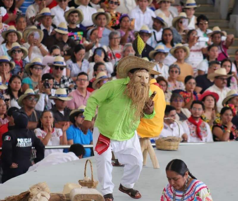 En la Octava del Lunes del Cerro Como hace 92 años, Oaxaca entrega al mundo su gueza cultural y tradicional