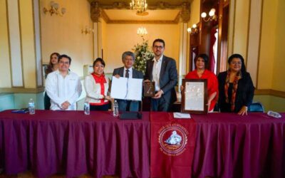 Entrega Ayuntamiento capitalino Llaves de la Ciudad a Embajador y Ministra de la Corte