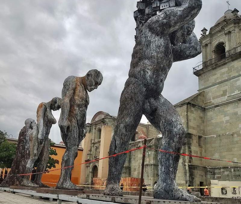 Llegaron los gigantes a Oaxaca de Juárez, magna exposición escultórica