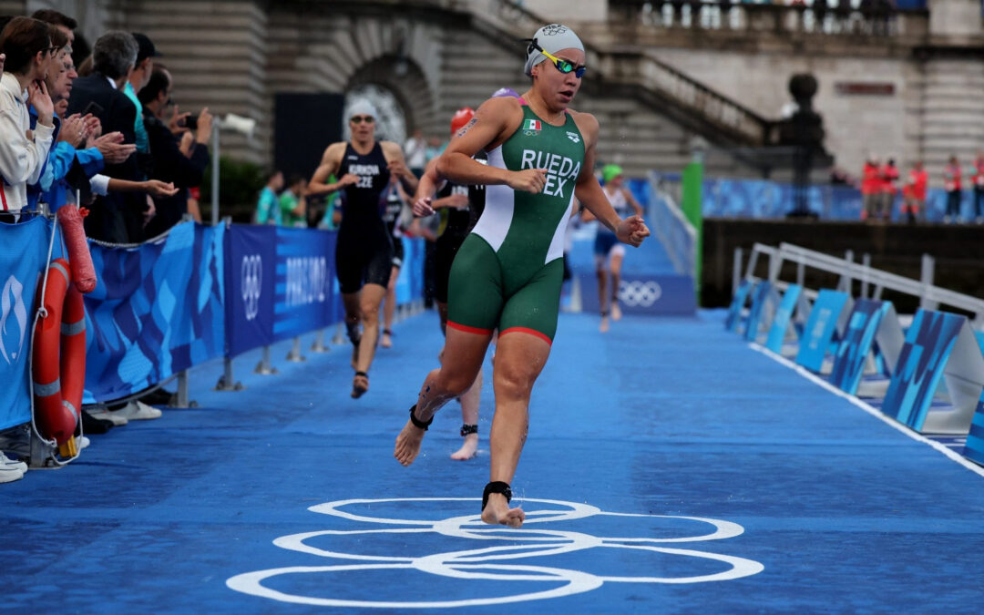 Los mexicanos Lizeth Rueda y Crisanto Grajales hacen historia en el triatlón de los Juegos Olímpicos de París 2024