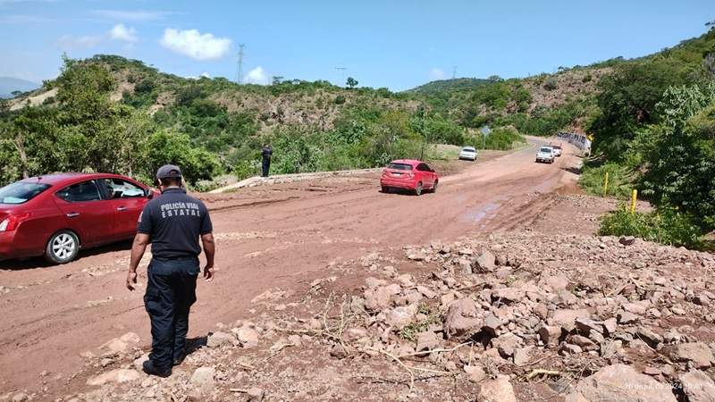 Reportan derrumbe en la Carretera Internacional 190 en la región de la Mixteca