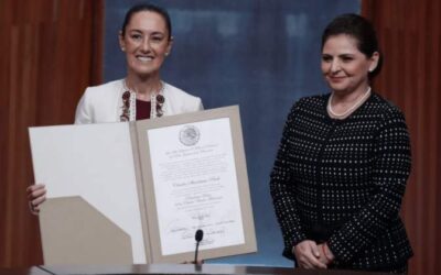 Claudia Sheinbaum recibe constancia como presidenta electa de México