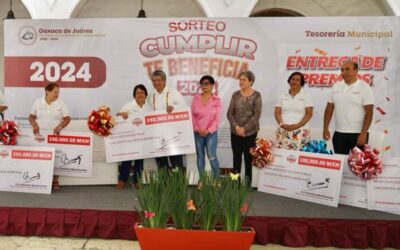 Entrega Ayuntamiento capitalino premios del sorteo “Cumplir te Beneficia 2024