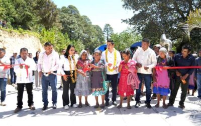 Inauguran primera etapa de pavimentación del camino de acceso a Santa María Amialtepec, Juquila