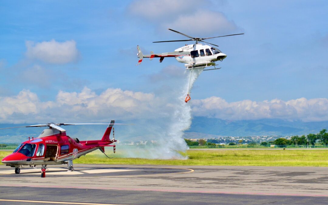 Suma Gobierno del Estado helicóptero equipado con sistema Fire Attack para el combate de incendios forestales