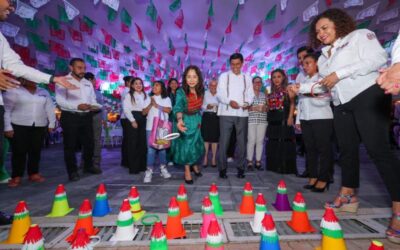 Conmemoran en el DIF Oaxaca el 214 aniversario de la Independencia de México