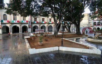 El zócalo, listo para las celebraciones de las fiestas patrias