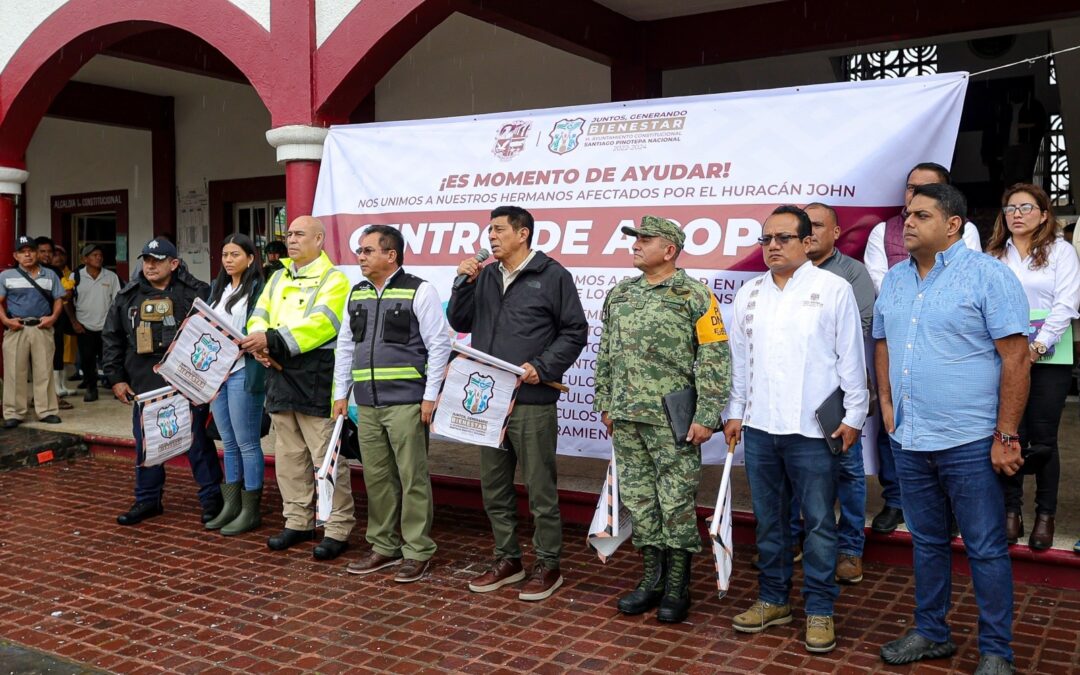 Recorre Salomón Jara zona afectada por John en Tututepec y Jamiltepec